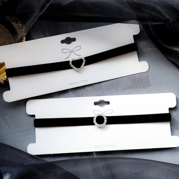 Stylish Adjustable Velvet Choker Necklaces: Perfect Gift for Any Occasion - Picture 6 of 8